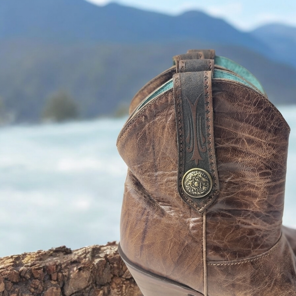 Corral Woman's Cowgirl boots size 8.5M block heel. Boot stand 9 inches. See more - Picture 10 of 16